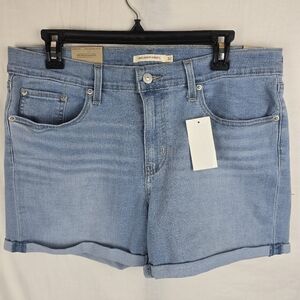 NWT Levi's Light Blue Denim Mid Length Shorts Sz 32